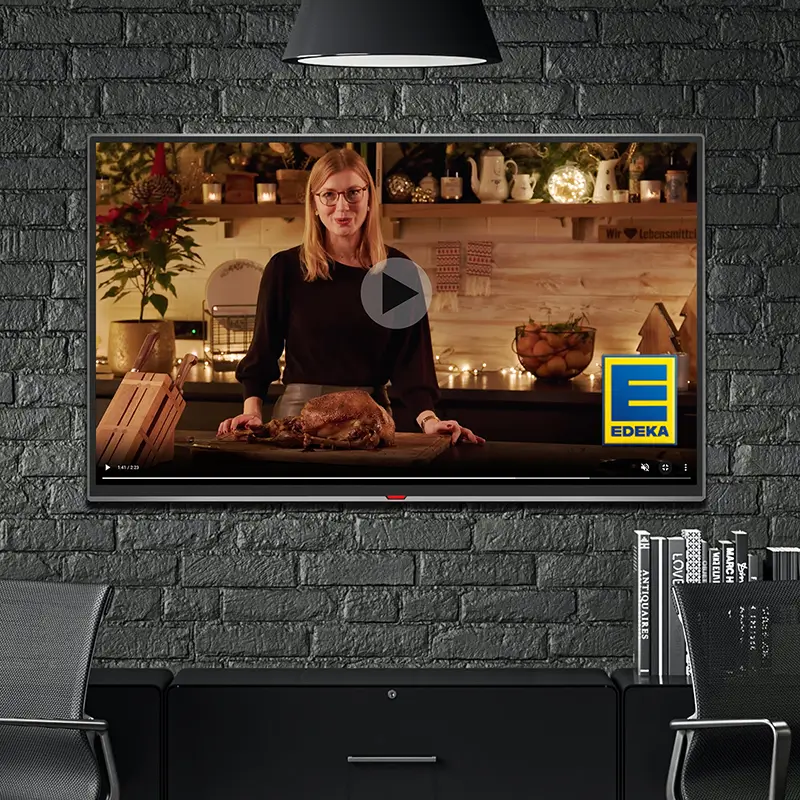 Edeka Catering in Minden bietet eine Auswahl an hochwertigen Speisen für Events und Veranstaltungen, präsentiert mit frischen Zutaten und ansprechenden Dekorationen.