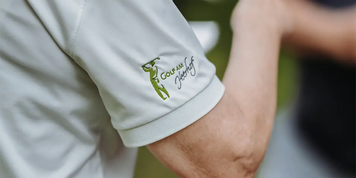 Heerhof Golfplatz mit gepflegten Fairways und reizvoller Landschaft.
