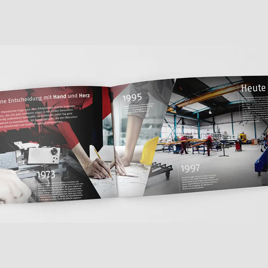 Das Prospekt von „Langer Handwerk“ zeigt eine ansprechende, informative Gestaltung mit hochwertigem Druckbild. Es enthält detaillierte Informationen zu den Handwerksdienstleistungen des Unternehmens und wird von Bildern begleitet, die die Handwerkskunst und Präzision der Arbeit unterstreichen.