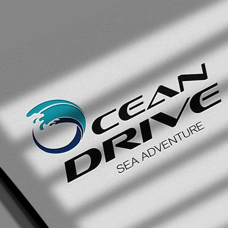 Logo von Oceandrive in modernem Design, blau-weiße Farbgebung mit maritimer Anmutung.